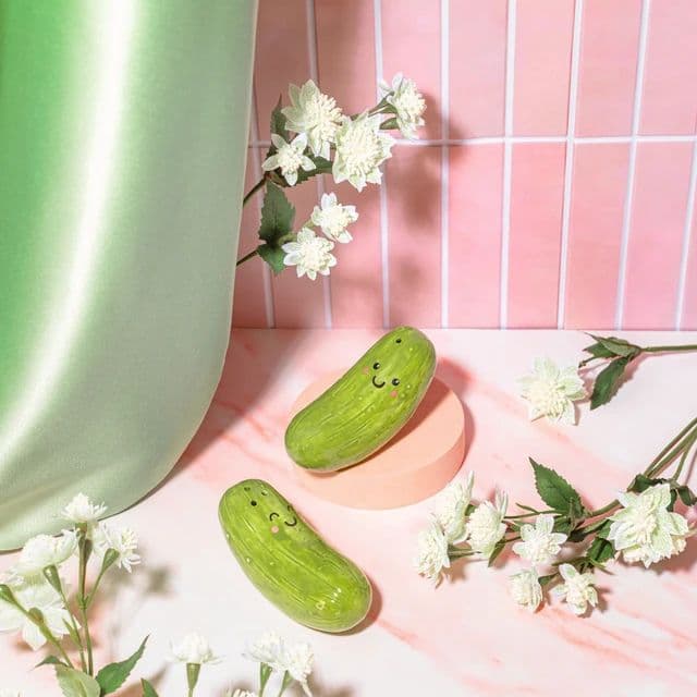 Salières et poivrières en forme de cornichon